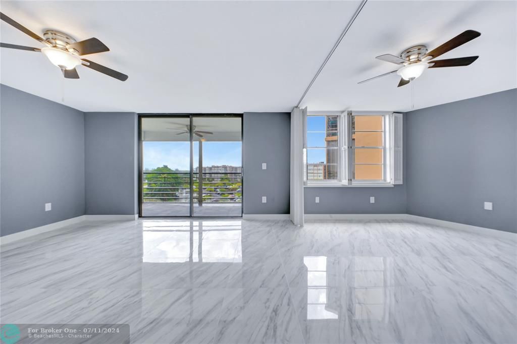 For Sale: $299,900 (2 beds, 2 baths, 1295 Square Feet)