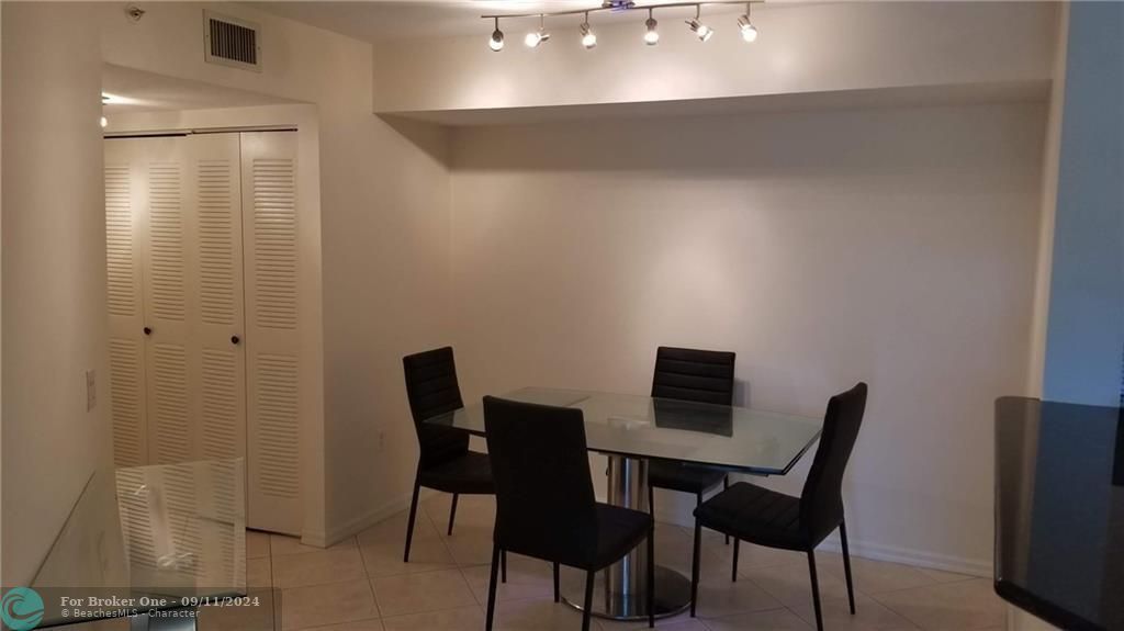 For Rent: $2,200 (2 beds, 2 baths, 1008 Square Feet)