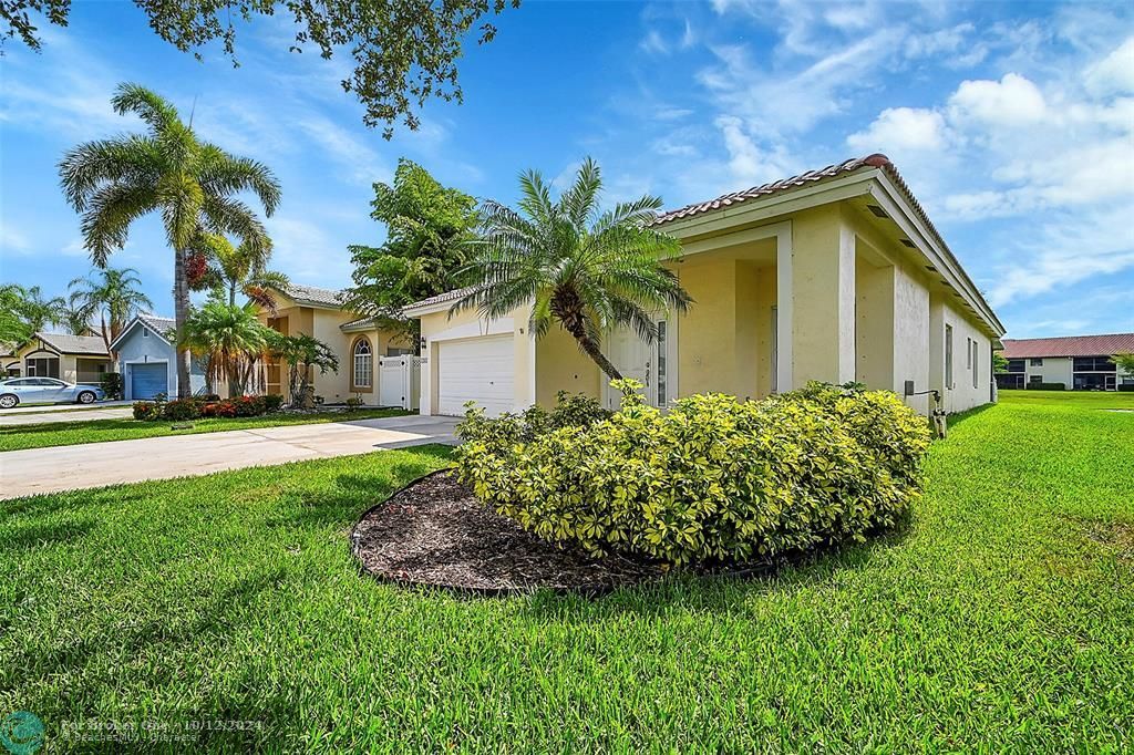 For Sale: $575,000 (3 beds, 2 baths, 1956 Square Feet)