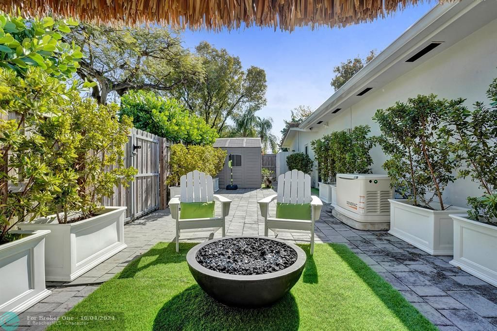 Active With Contract: $1,395,000 (3 beds, 3 baths, 1954 Square Feet)