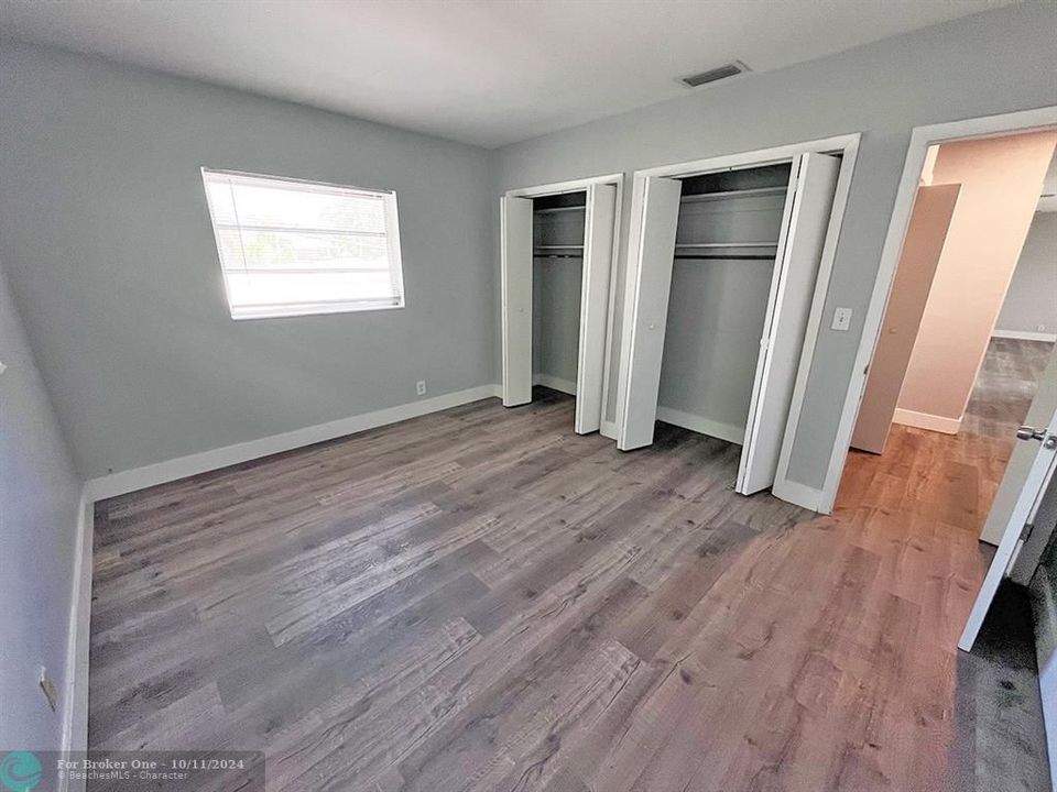 Active With Contract: $2,450 (2 beds, 1 baths, 1000 Square Feet)