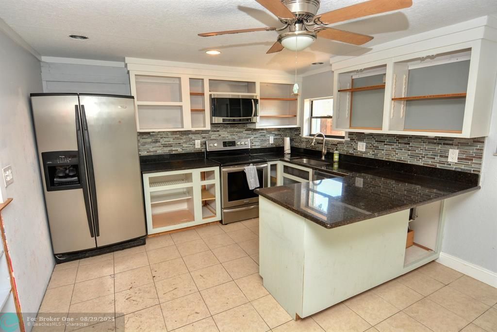 For Sale: $399,900 (3 beds, 2 baths, 1918 Square Feet)