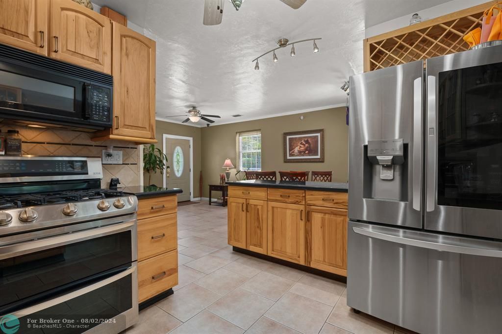 Active With Contract: $5,000 (3 beds, 2 baths, 1810 Square Feet)