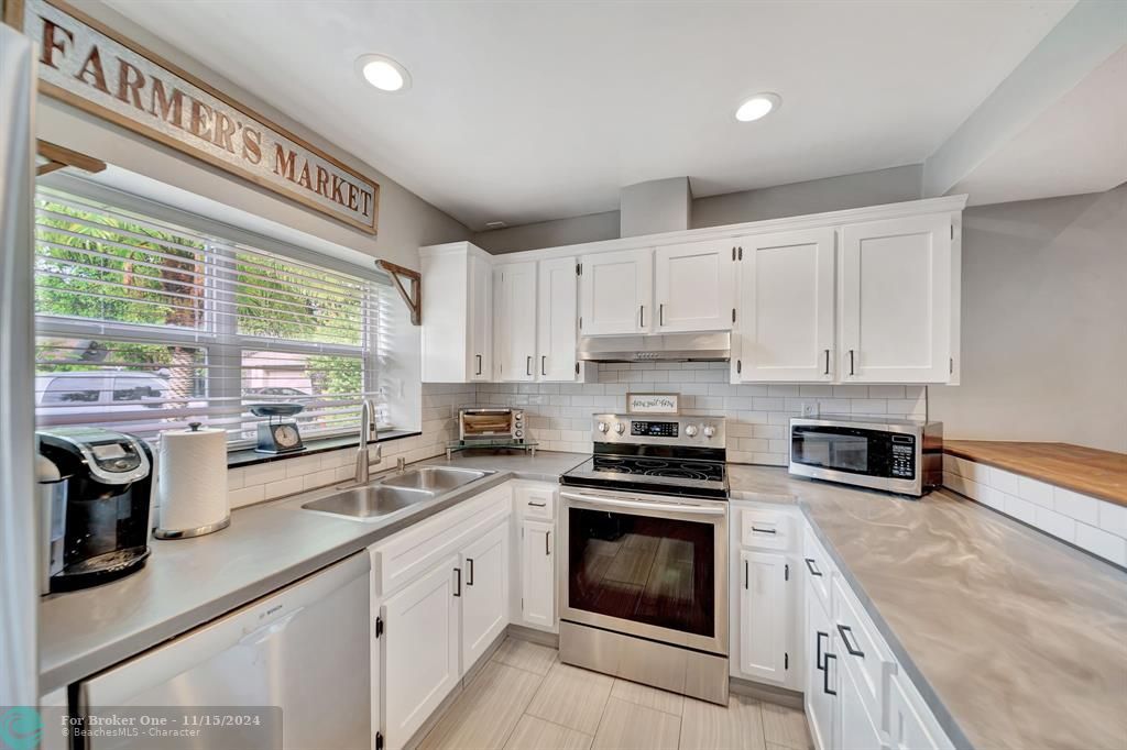 For Sale: $529,000 (3 beds, 2 baths, 1338 Square Feet)