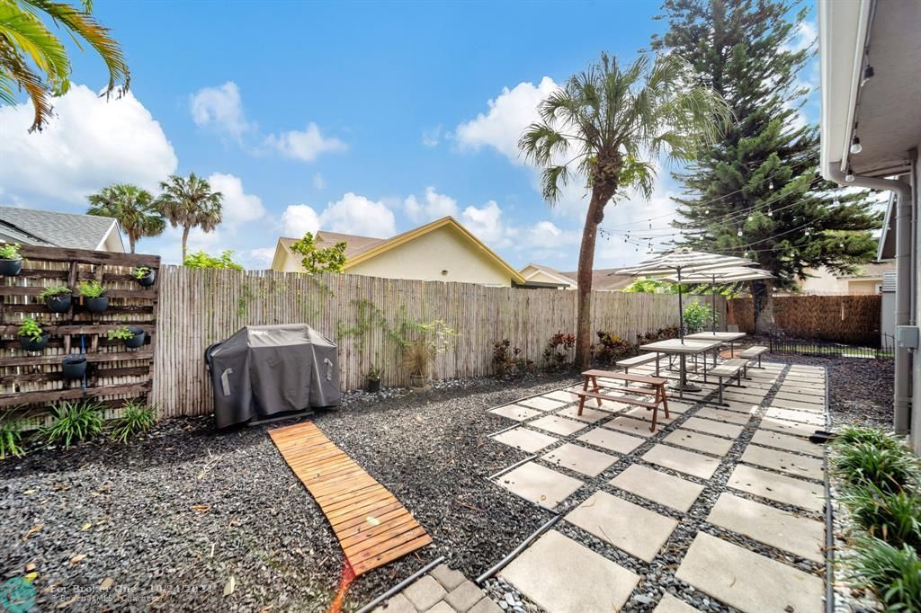 For Sale: $529,000 (3 beds, 2 baths, 1338 Square Feet)