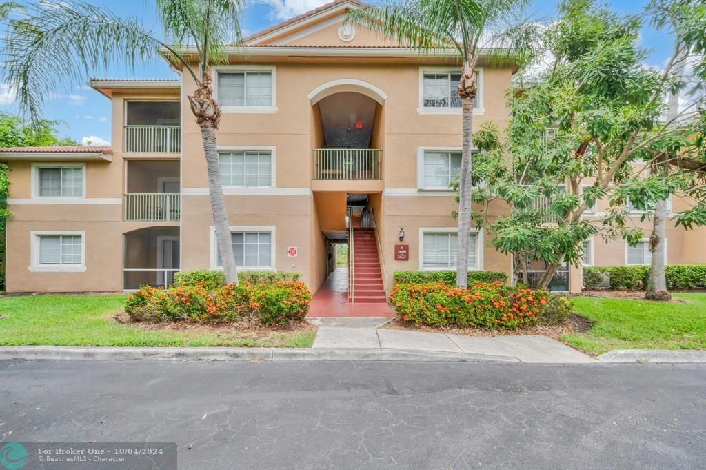 Recently Sold: $295,000 (2 beds, 2 baths, 1065 Square Feet)