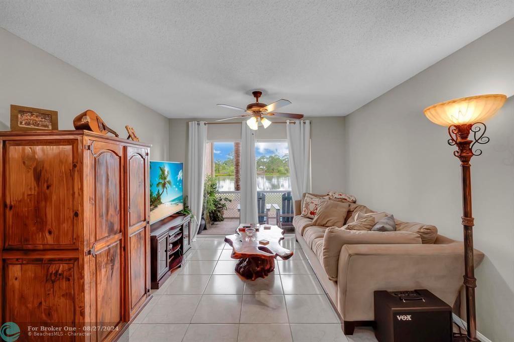 Recently Sold: $295,000 (2 beds, 2 baths, 1065 Square Feet)