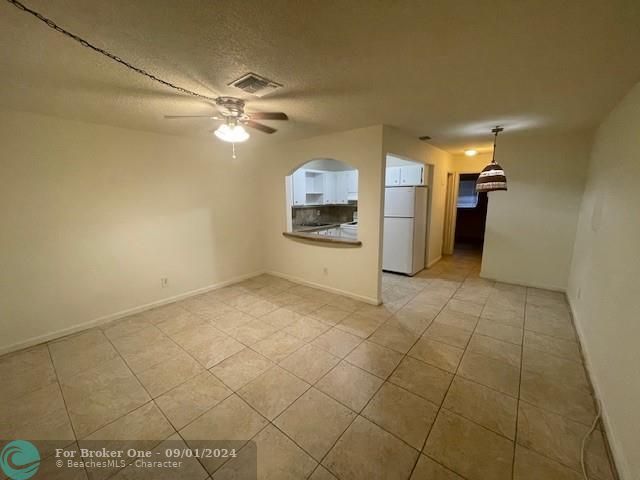 For Rent: $1,525 (1 beds, 1 baths, 700 Square Feet)