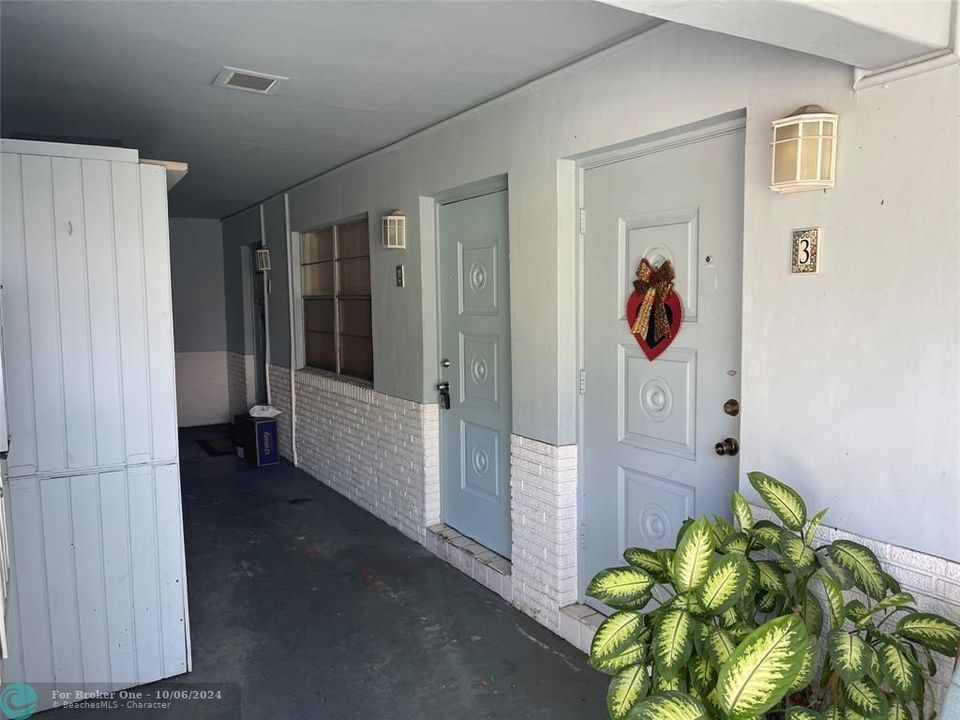 For Rent: $1,525 (1 beds, 1 baths, 700 Square Feet)