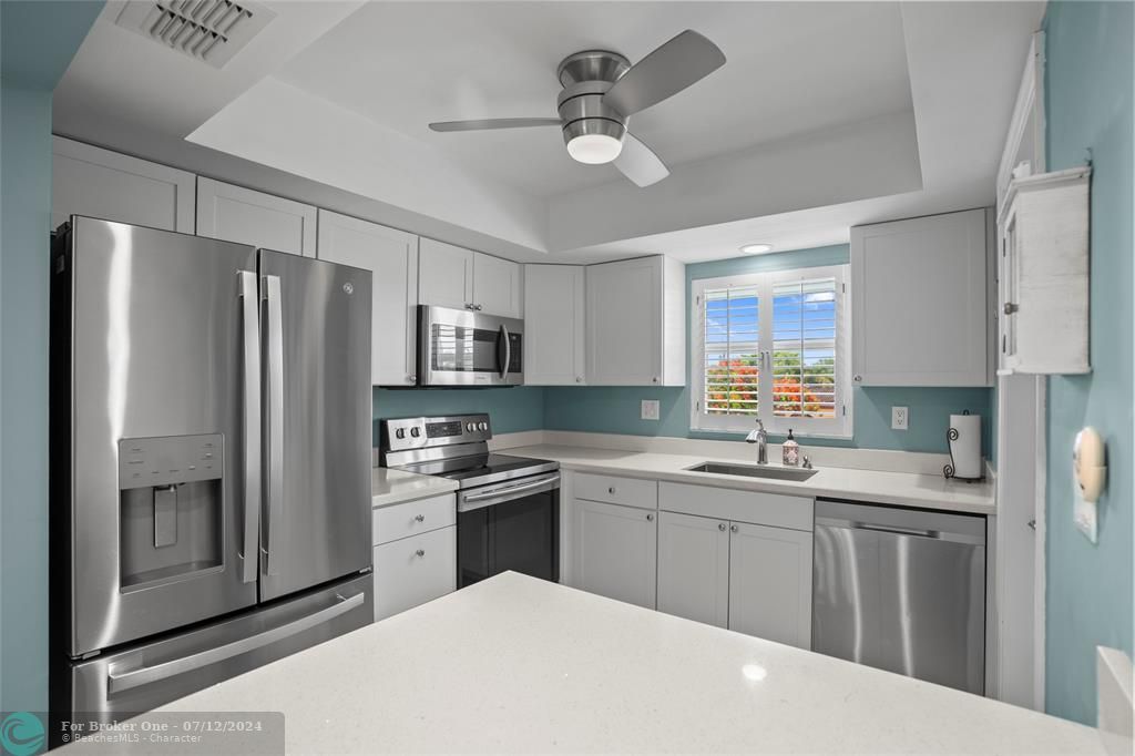 For Sale: $295,000 (2 beds, 2 baths, 1200 Square Feet)