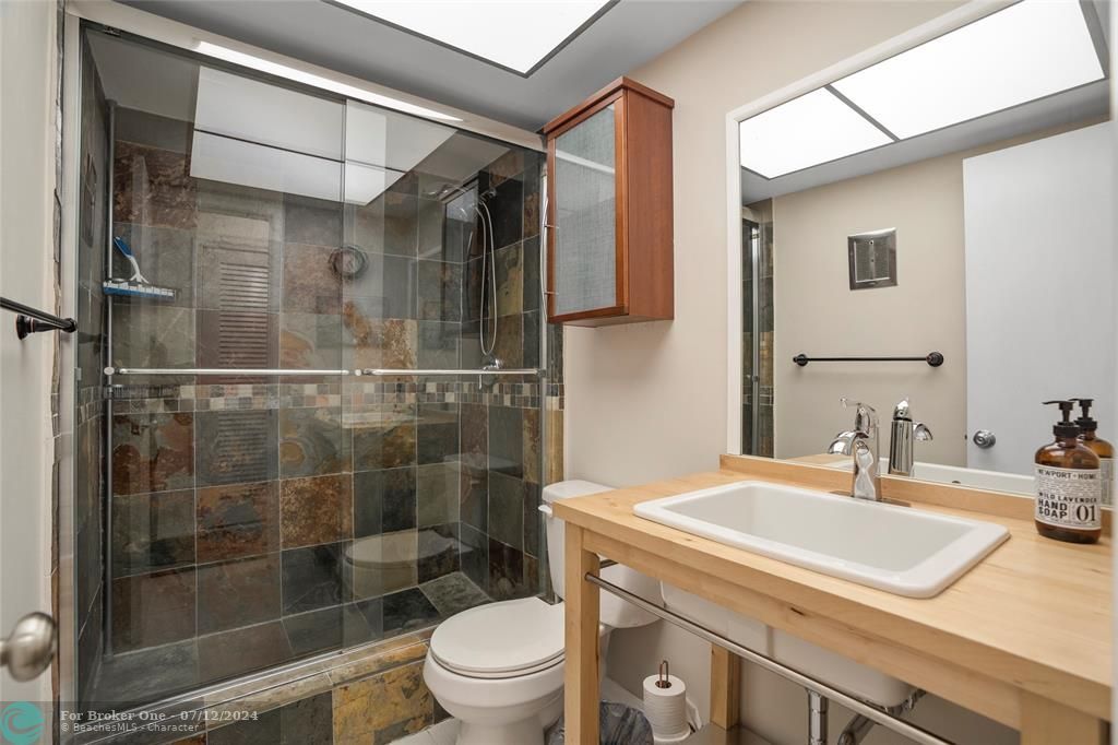 待售: $295,000 (2 贝兹, 2 浴室, 1200 平方英尺)