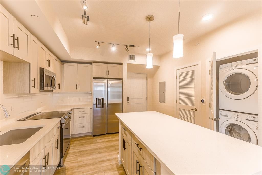 For Sale: $2,719 (2 beds, 2 baths, 1064 Square Feet)