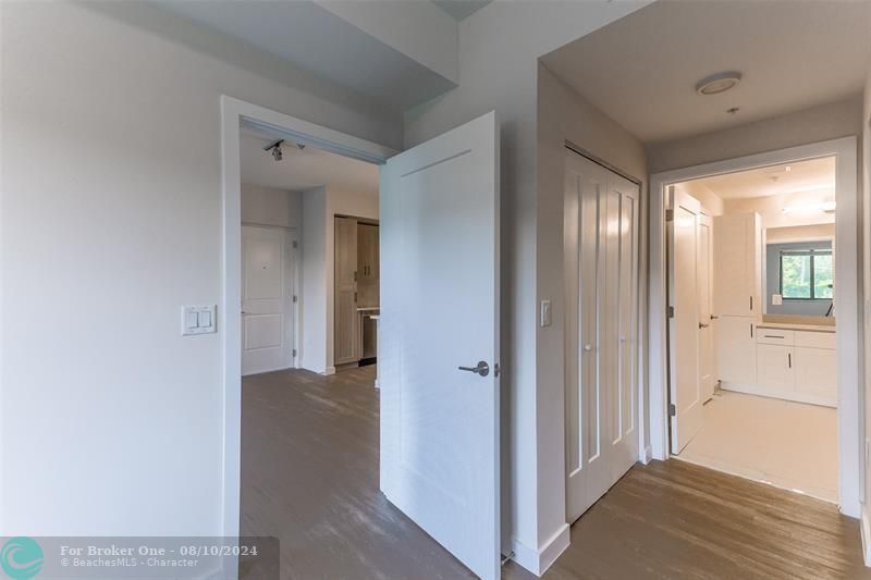 For Sale: $2,719 (2 beds, 2 baths, 1064 Square Feet)