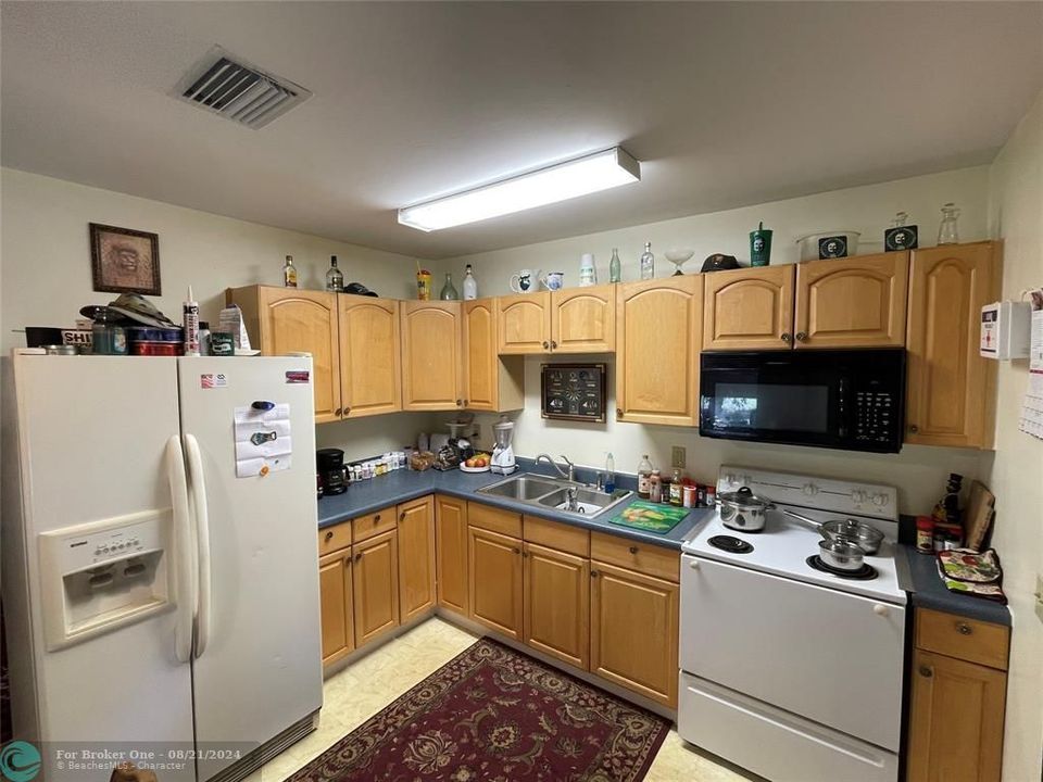 Recently Sold: $210,000 (2 beds, 1 baths, 896 Square Feet)