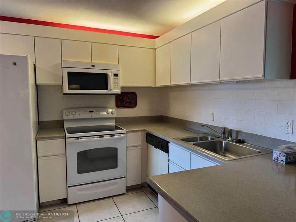 For Sale: $339,900 (2 beds, 2 baths, 1225 Square Feet)
