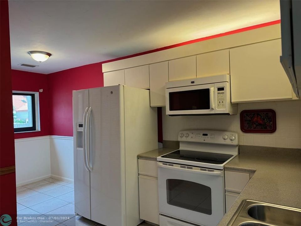 For Sale: $339,900 (2 beds, 2 baths, 1225 Square Feet)