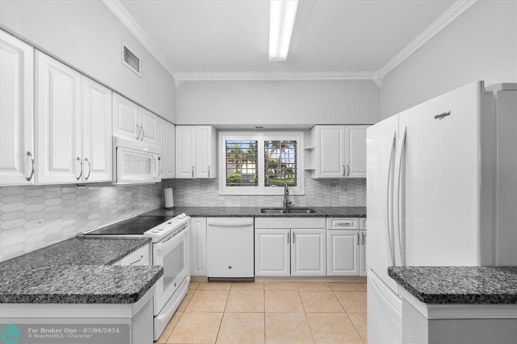 For Sale: $410,000 (2 beds, 2 baths, 1368 Square Feet)
