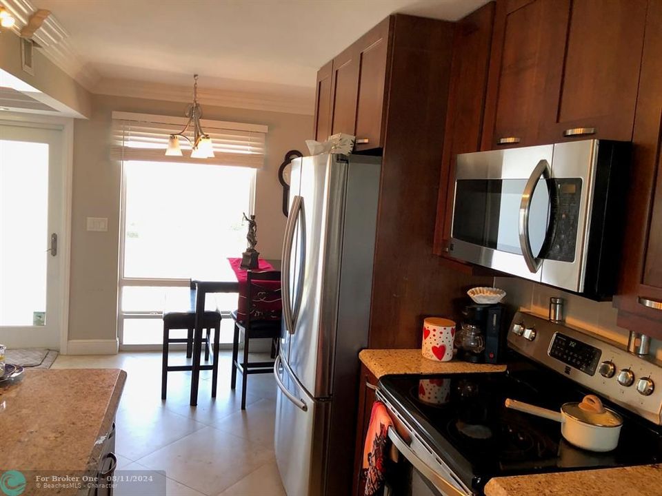 For Rent: $4,900 (2 beds, 2 baths, 1102 Square Feet)