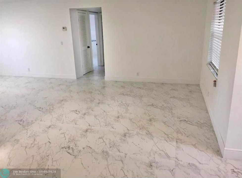 Vendido Recientemente: $2,675 (3 camas, 2 baños, 2345 Pies cuadrados)