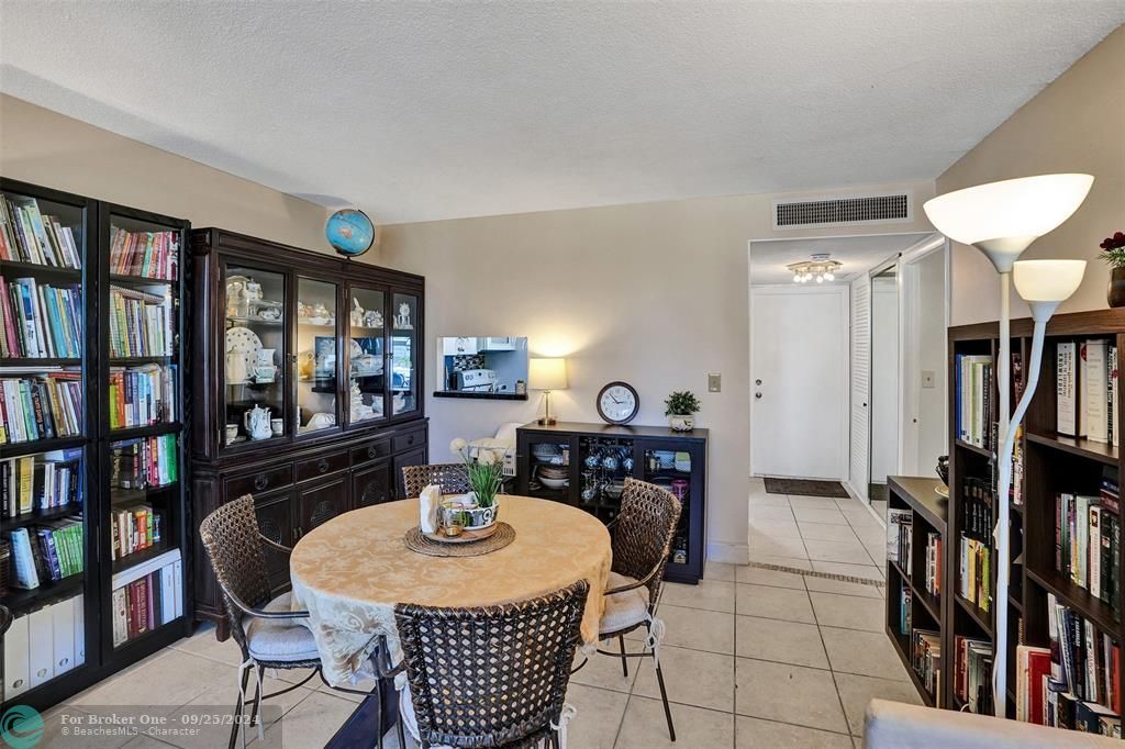 For Sale: $309,999 (1 beds, 1 baths, 800 Square Feet)