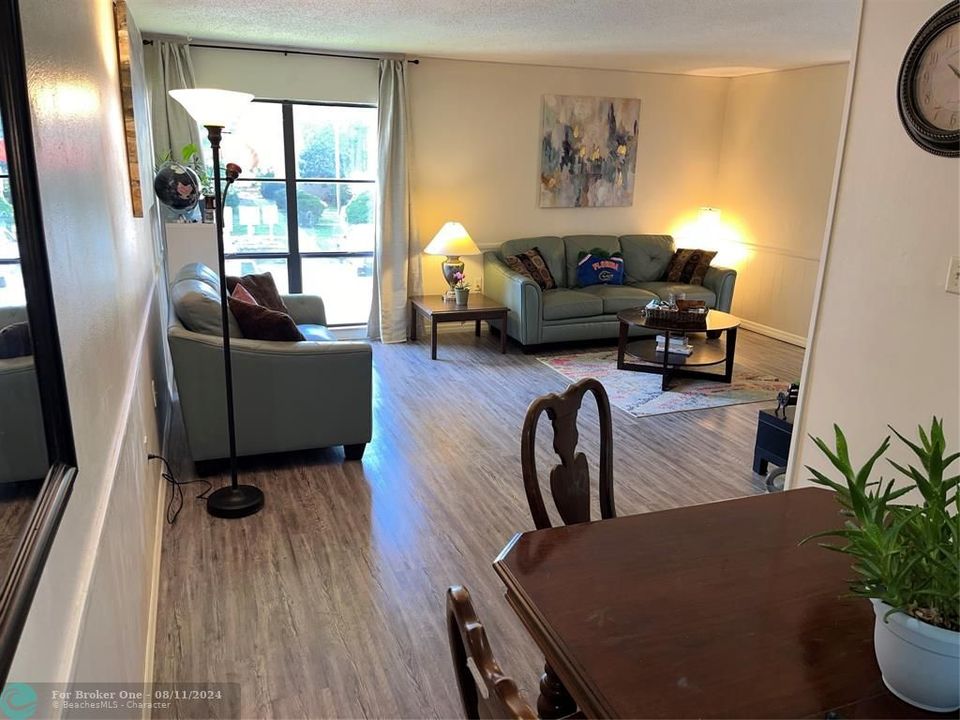 For Sale: $124,900 (2 beds, 2 baths, 1226 Square Feet)