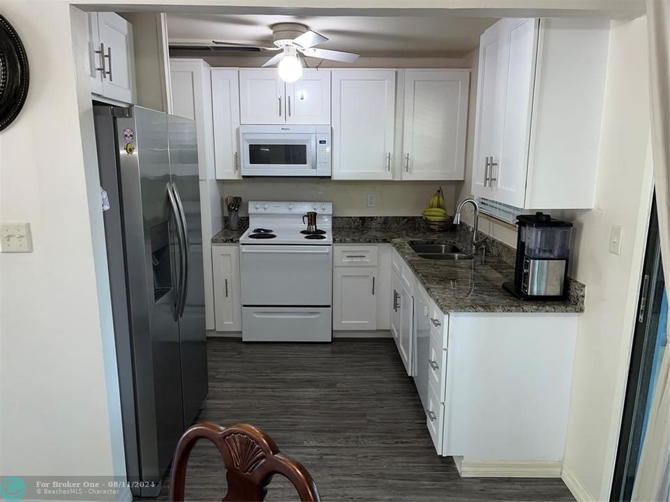 For Sale: $124,900 (2 beds, 2 baths, 1226 Square Feet)