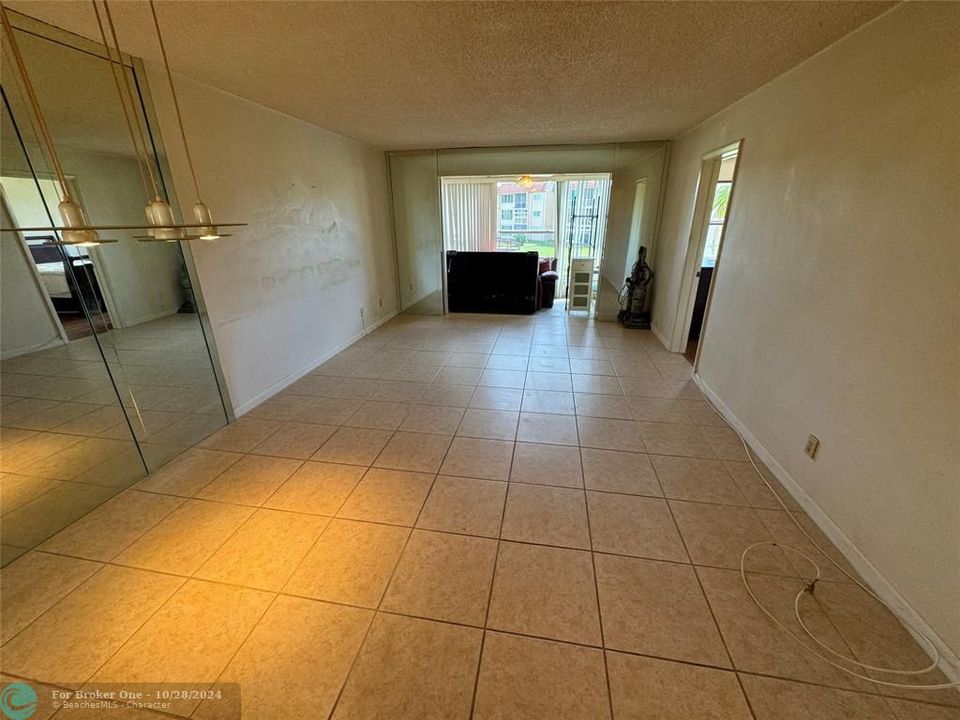 For Sale: $112,500 (2 beds, 2 baths, 850 Square Feet)