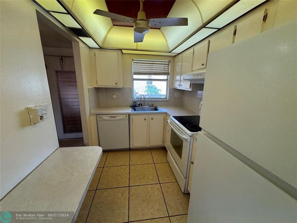 For Sale: $112,500 (2 beds, 2 baths, 850 Square Feet)