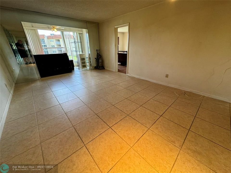 For Sale: $112,500 (2 beds, 2 baths, 850 Square Feet)