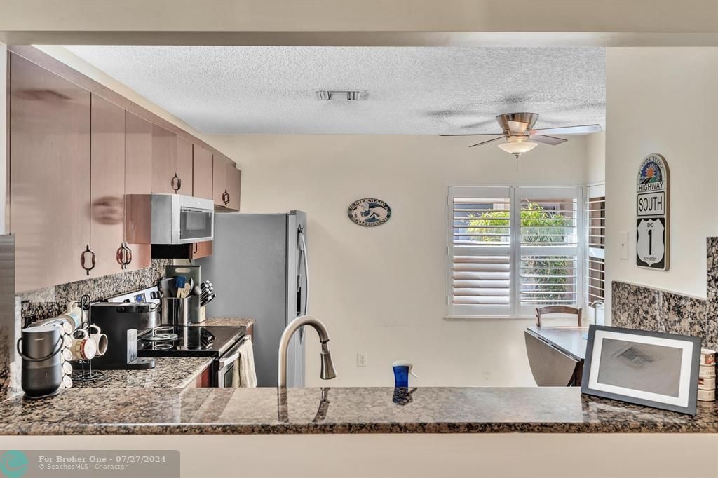 Recently Sold: $365,000 (2 beds, 2 baths, 1180 Square Feet)