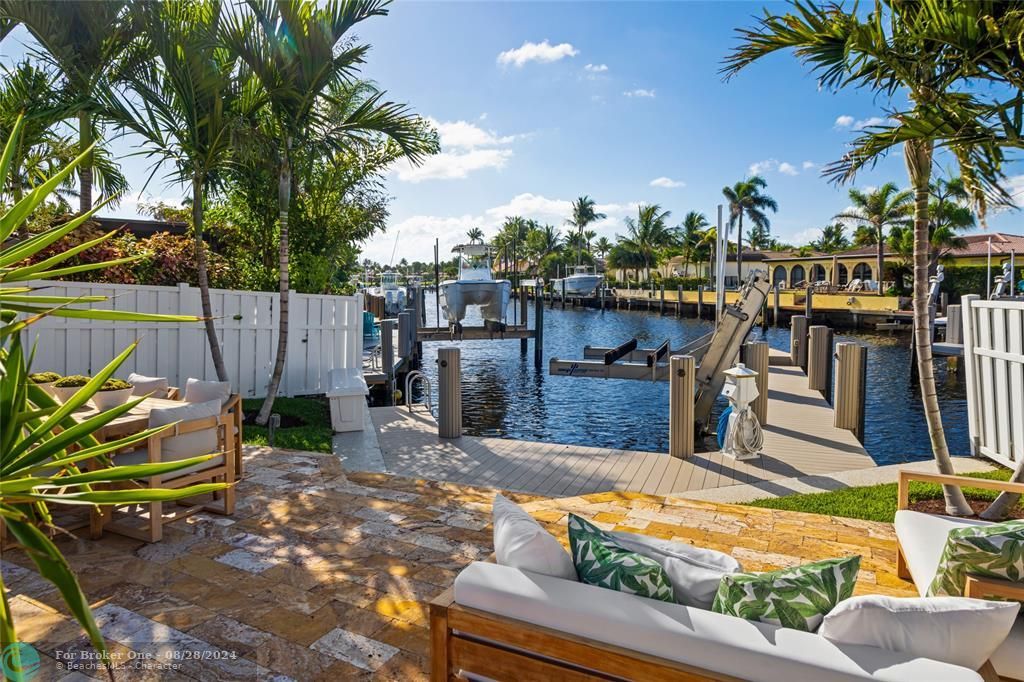 For Sale: $3,395,000 (5 beds, 4 baths, 4350 Square Feet)