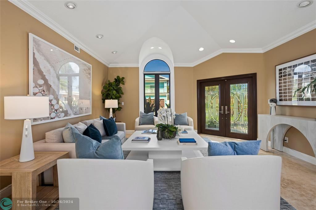 For Sale: $3,395,000 (5 beds, 4 baths, 4350 Square Feet)