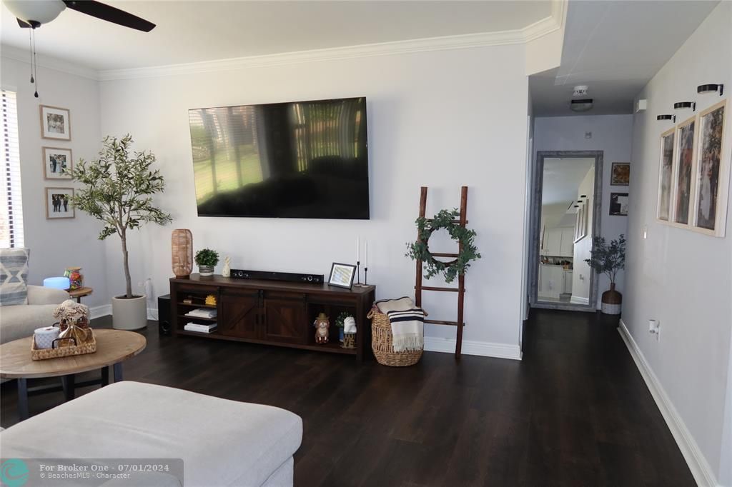 For Sale: $499,000 (2 beds, 2 baths, 1388 Square Feet)