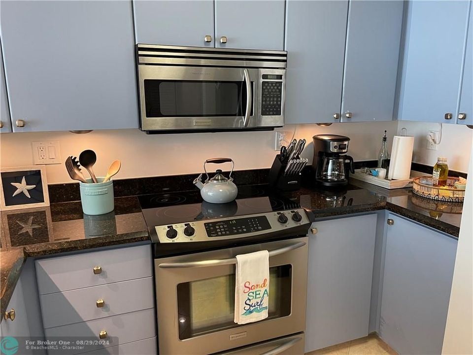 For Rent: $3,500 (1 beds, 1 baths, 720 Square Feet)