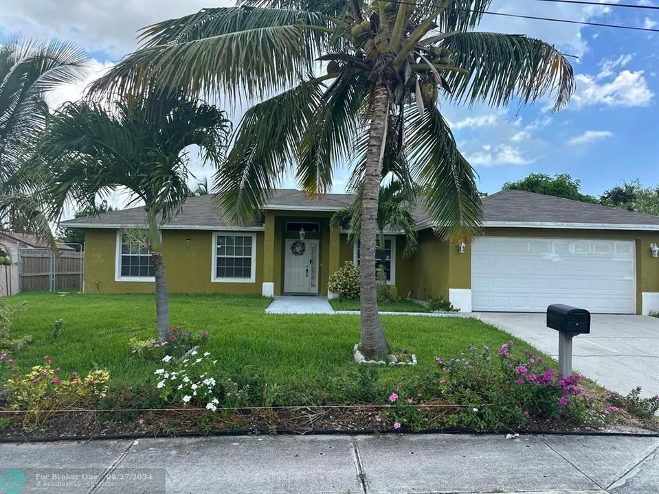 Active With Contract: $389,900 (4 beds, 2 baths, 1704 Square Feet)