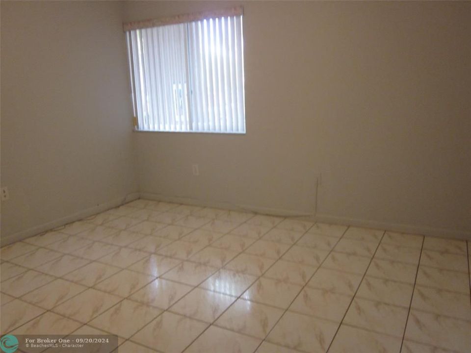 Recently Rented: $2,200 (2 beds, 2 baths, 1050 Square Feet)