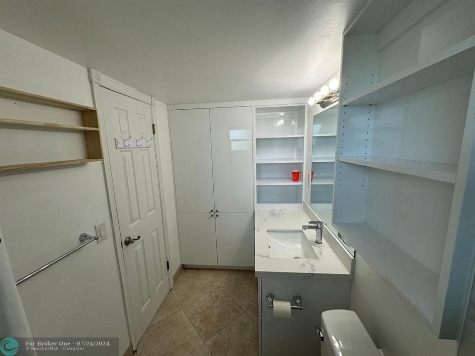 For Sale: $170,000 (1 beds, 1 baths, 750 Square Feet)