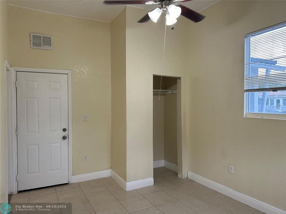 For Sale: $2,000 (2 beds, 1 baths, 1000 Square Feet)