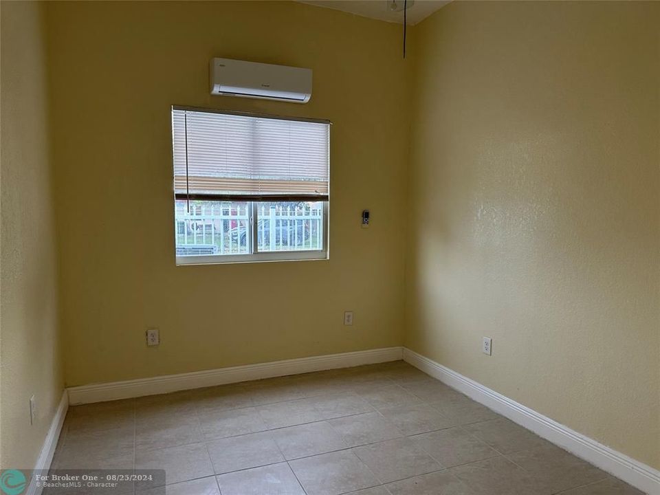 For Sale: $2,000 (2 beds, 1 baths, 1000 Square Feet)