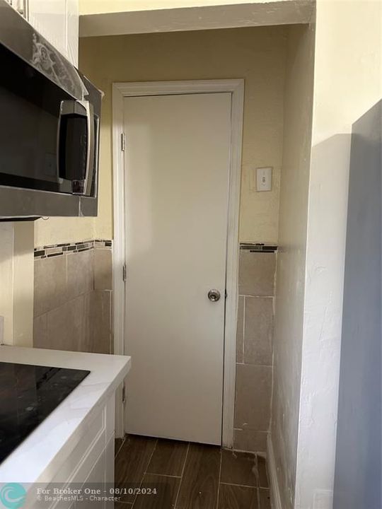 For Sale: $2,000 (2 beds, 1 baths, 1000 Square Feet)