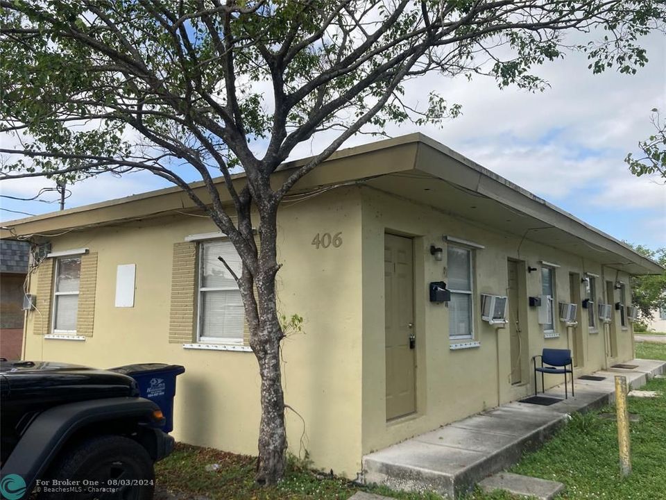 Recently Rented: $1,296 (0 beds, 1 baths, 285 Square Feet)