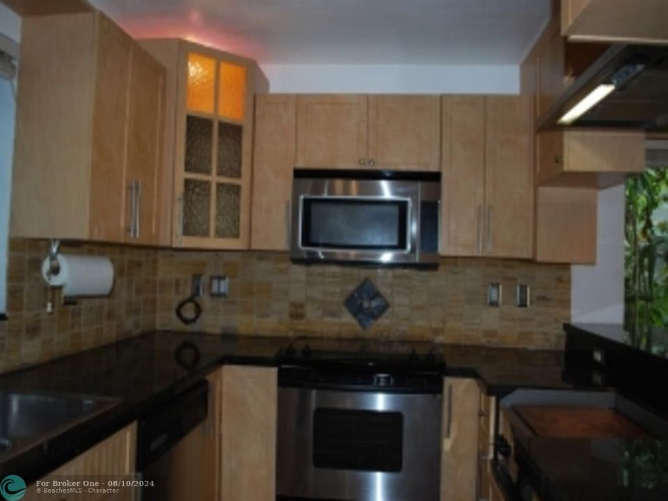 For Rent: $4,950 (2 beds, 2 baths, 1400 Square Feet)