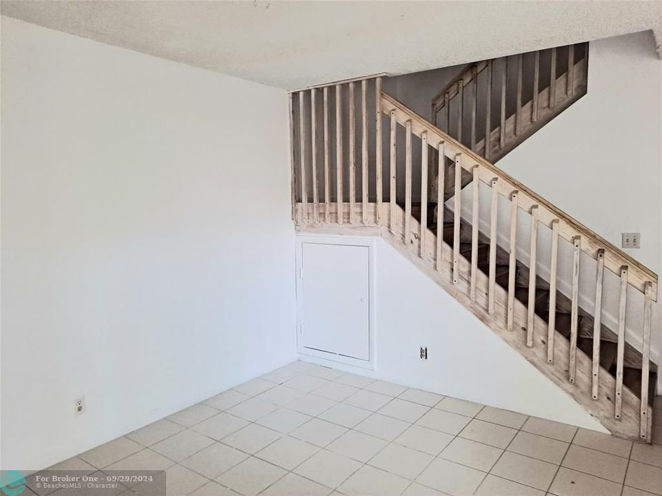 Active With Contract: $2,990 (3 beds, 2 baths, 1666 Square Feet)