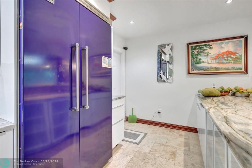 Vendido Recientemente: $1,300,000 (4 camas, 5 baños, 3714 Pies cuadrados)