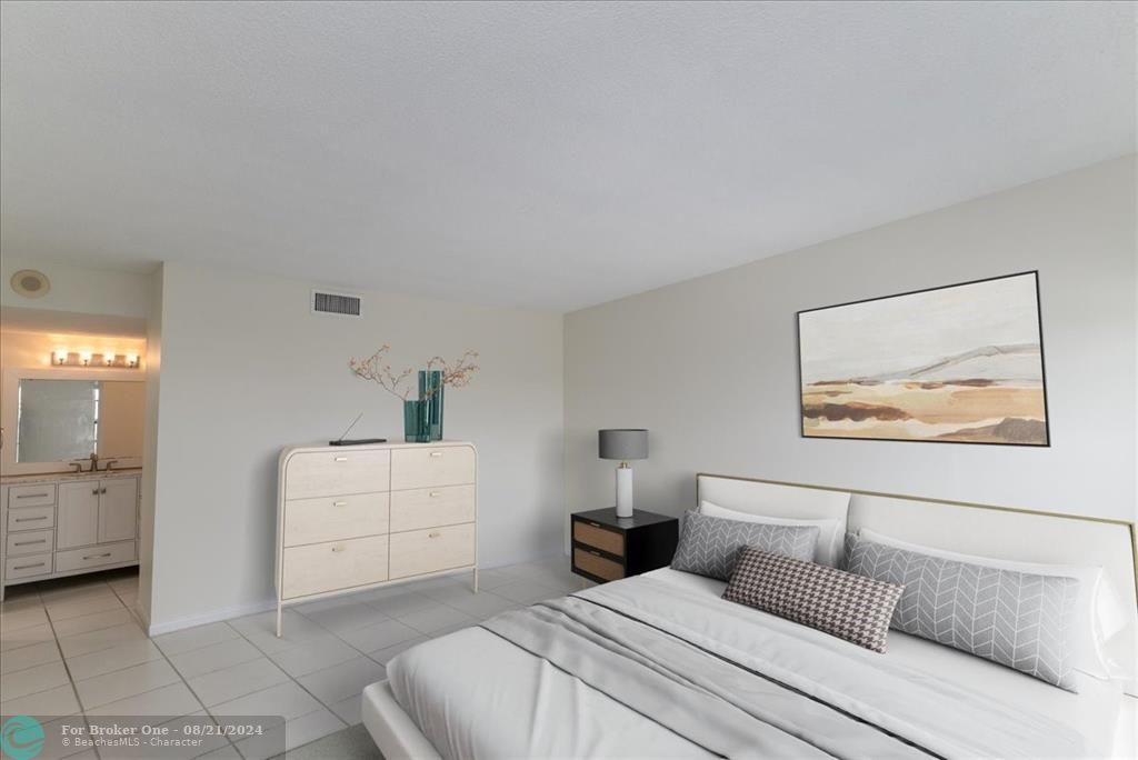 Active With Contract: $279,000 (1 beds, 1 baths, 924 Square Feet)