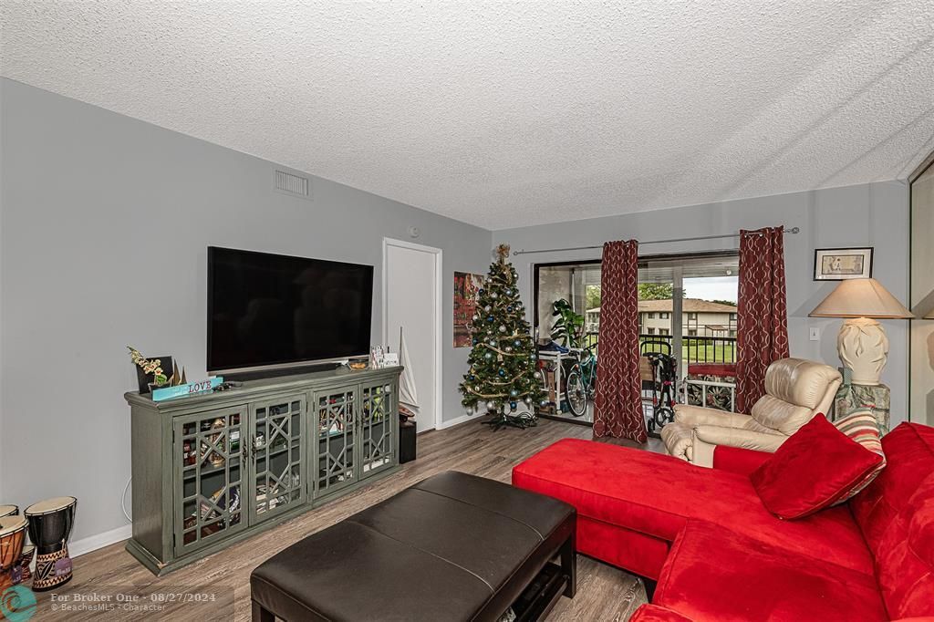 For Sale: $189,000 (2 beds, 2 baths, 1170 Square Feet)