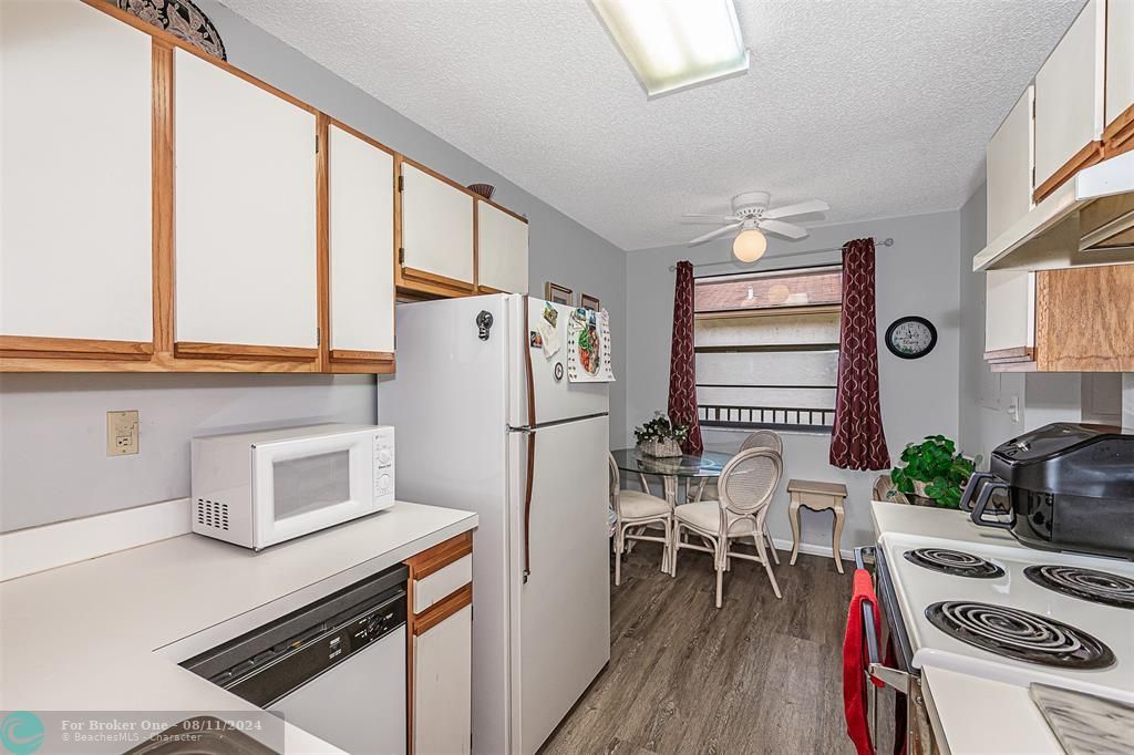 For Sale: $189,000 (2 beds, 2 baths, 1170 Square Feet)