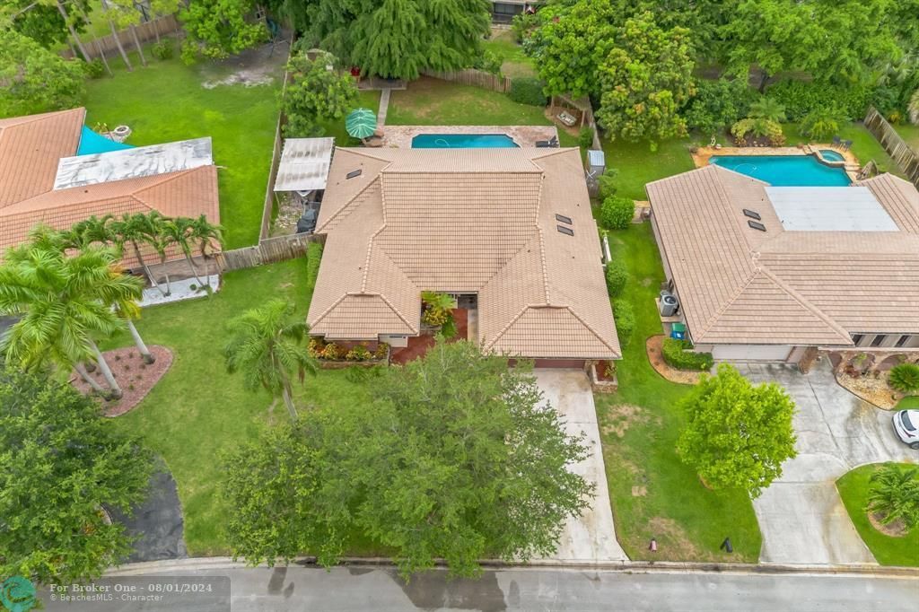 For Sale: $930,000 (4 beds, 2 baths, 2575 Square Feet)