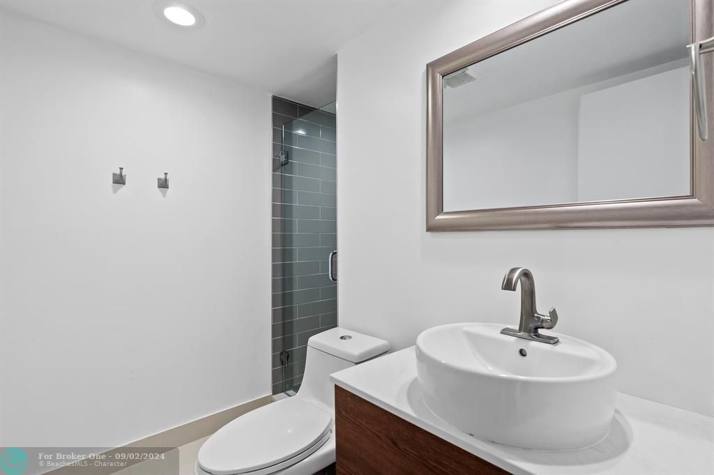 Active With Contract: $2,500 (2 beds, 2 baths, 780 Square Feet)