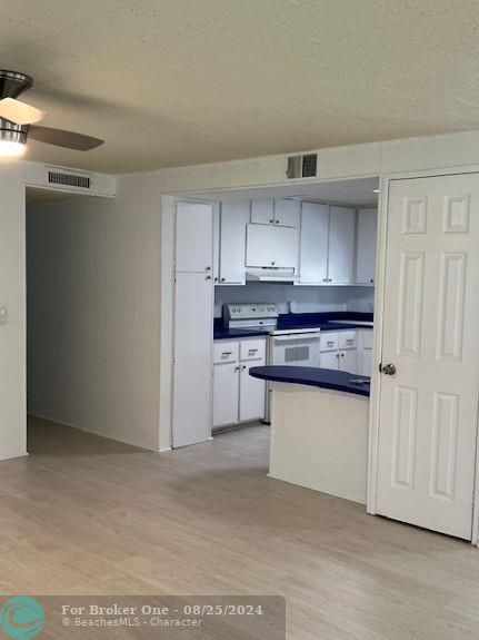 For Sale: $164,000 (2 beds, 2 baths, 1056 Square Feet)